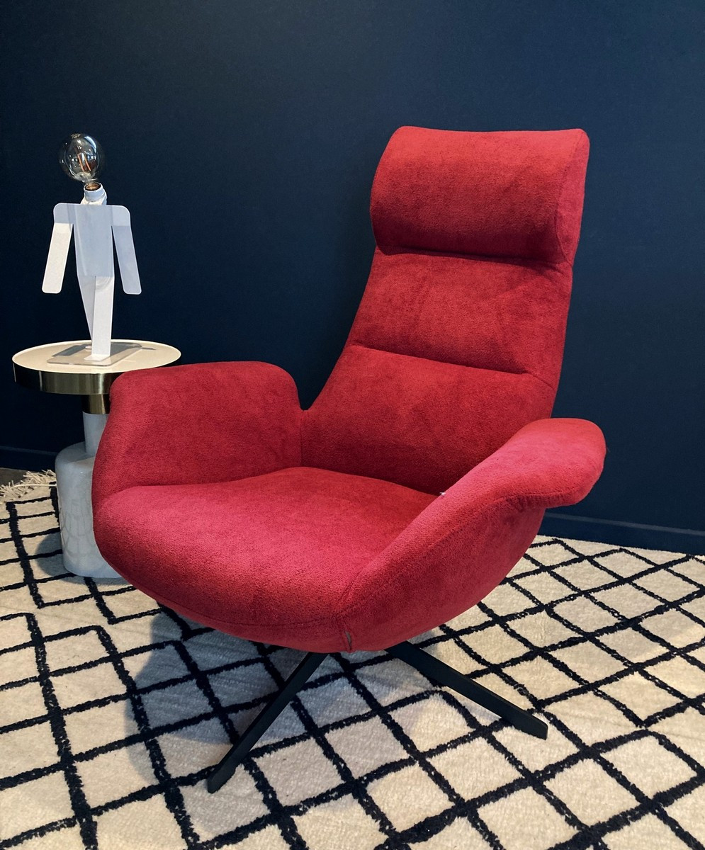 Fauteuil confortable velours rouge