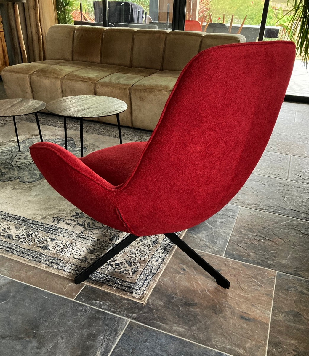 SPACE - Contemporary armchair in red velvet