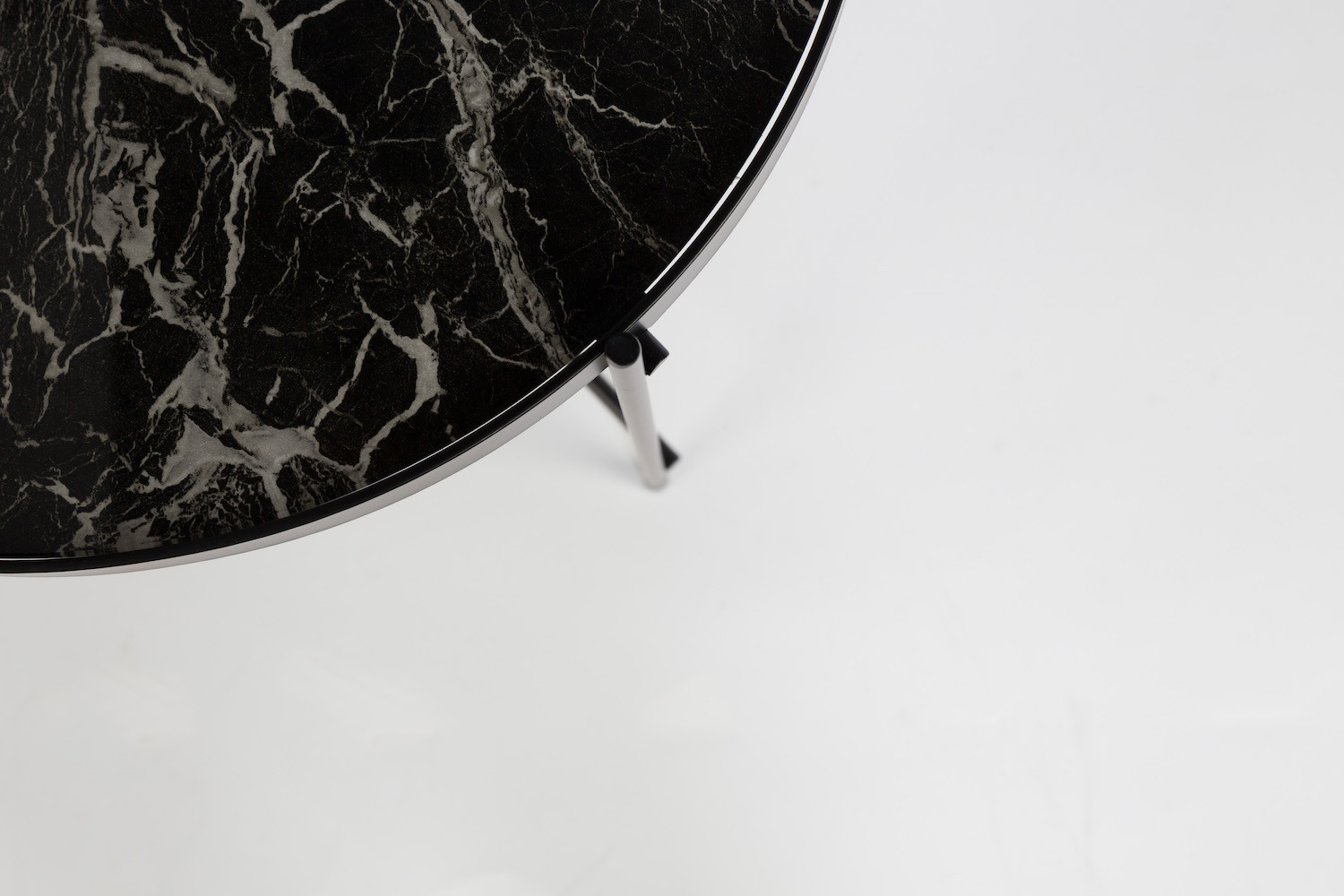 CUPID - Low black marble table Zuiver