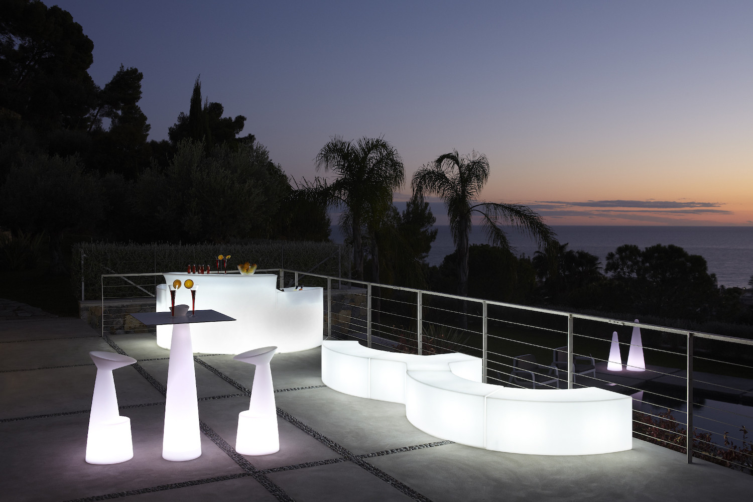 Luminous Break Bar Slide: design bar furniture