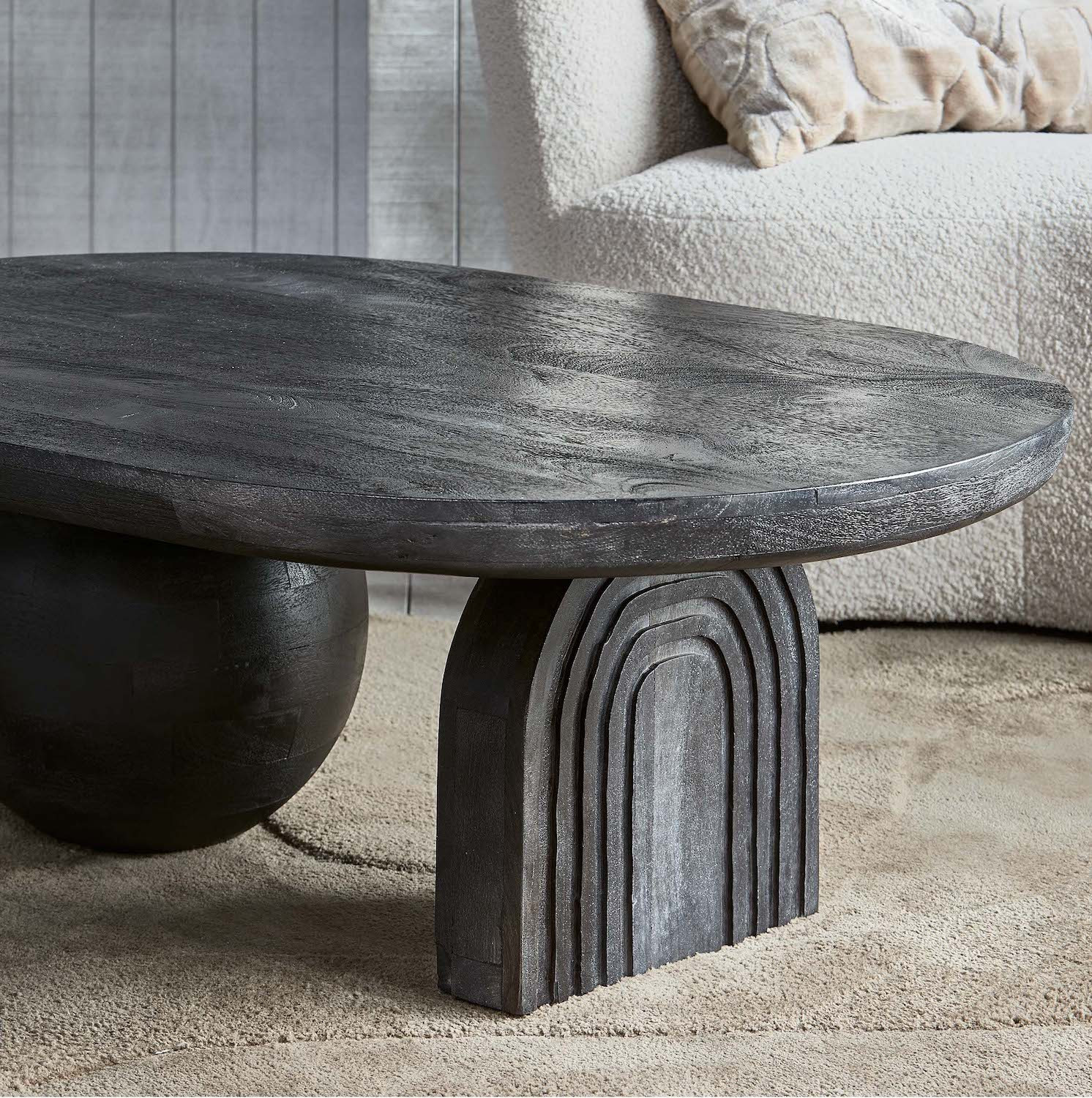 BAROC - Round black coffee table