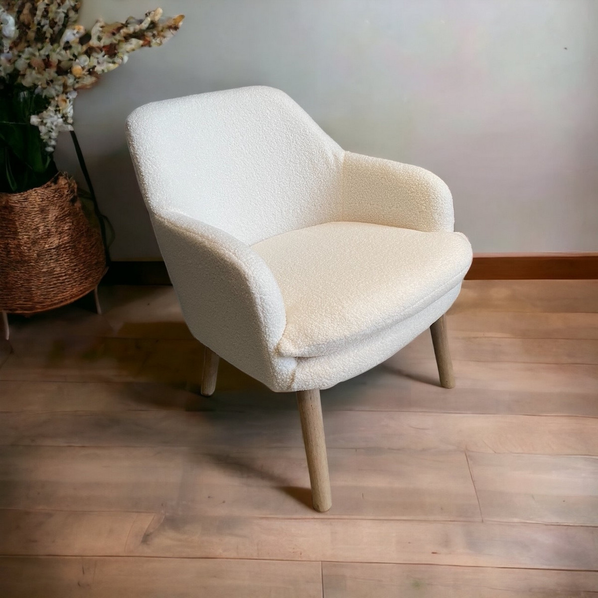 FLOCON - White Faux Fur Armchair