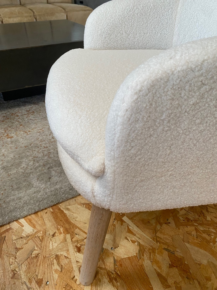 FLOCON - White Faux Fur Armchair