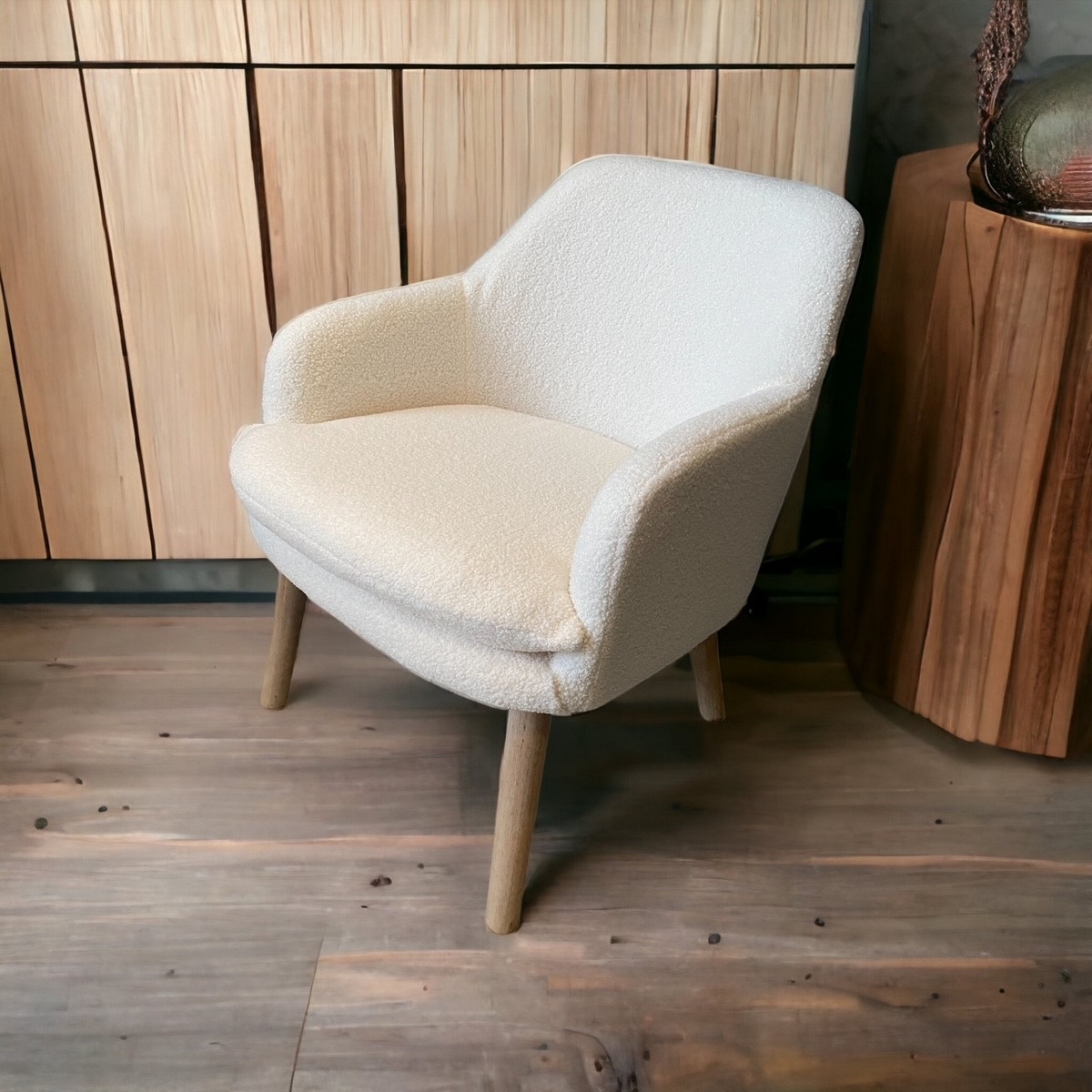 FLOCON - White Faux Fur Armchair