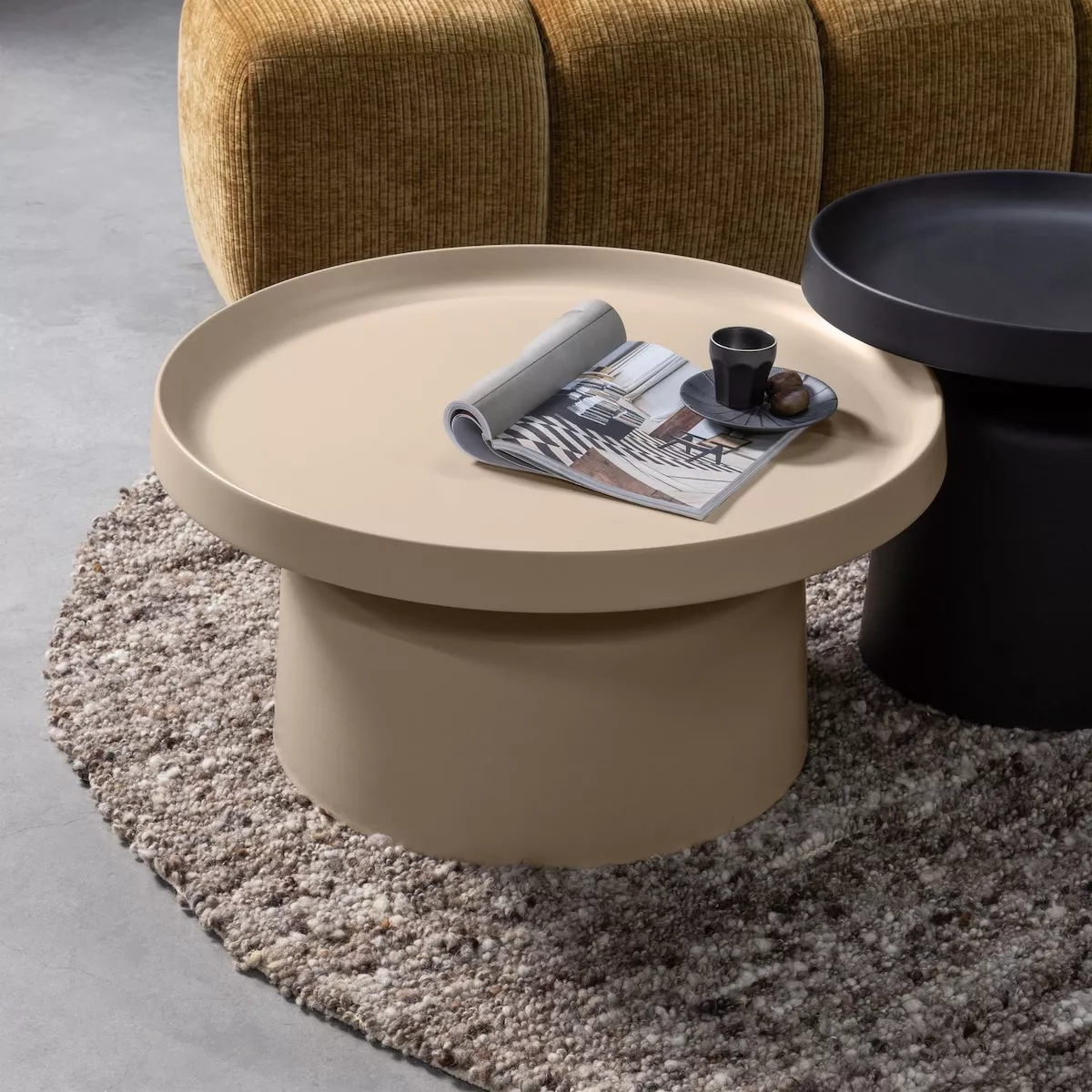 PEER - Table basse en métal beige D74