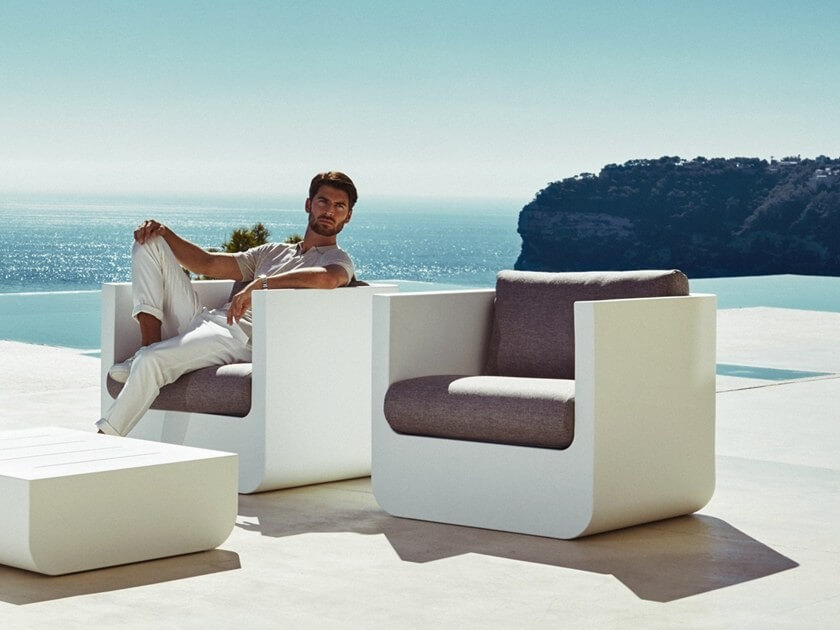 Espectáculo de ultraligeros blancos de Vondom